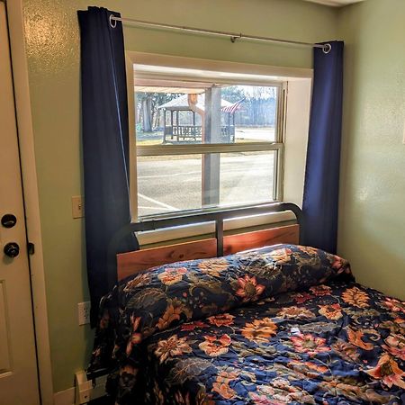 Tour Inn Motel Howard City Extérieur photo