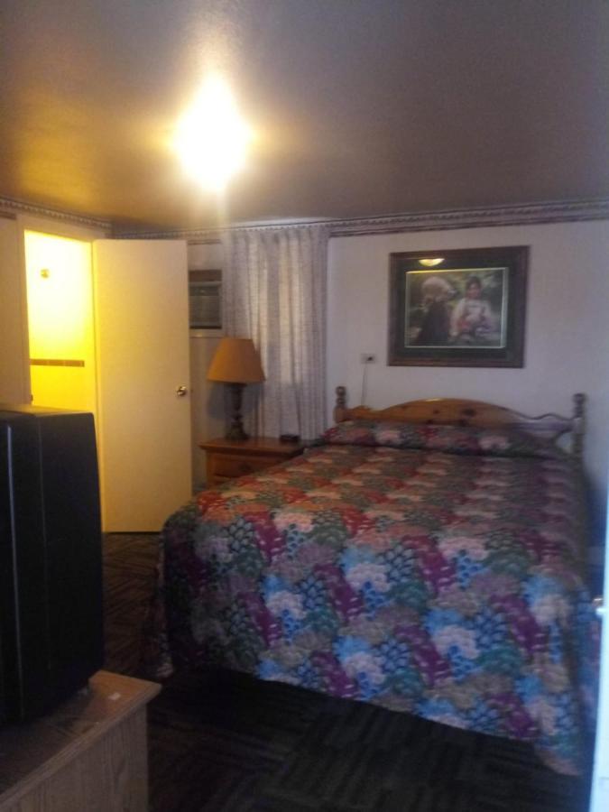 Tour Inn Motel Howard City Extérieur photo