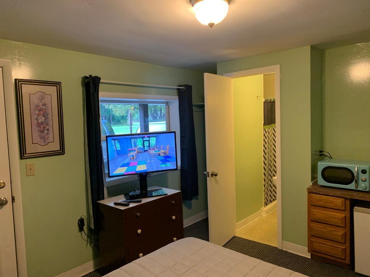 Tour Inn Motel Howard City Extérieur photo