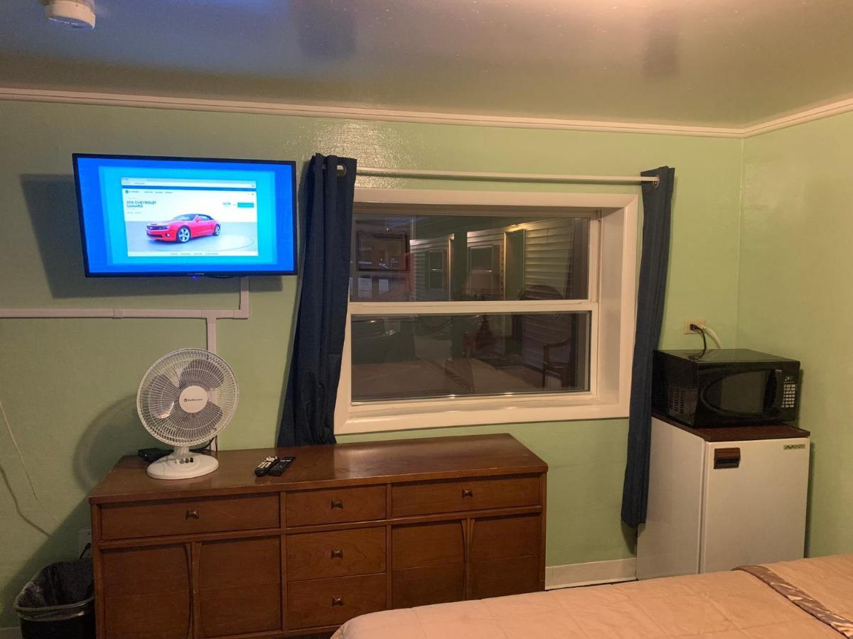 Tour Inn Motel Howard City Extérieur photo