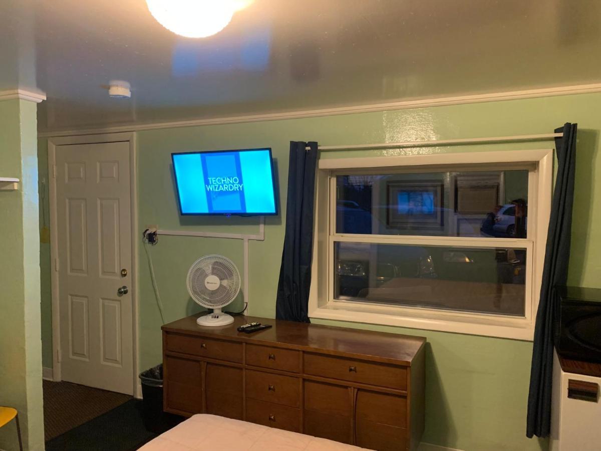 Tour Inn Motel Howard City Extérieur photo