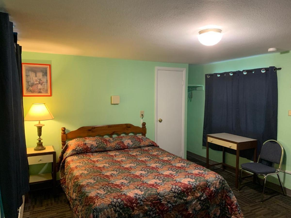 Tour Inn Motel Howard City Extérieur photo