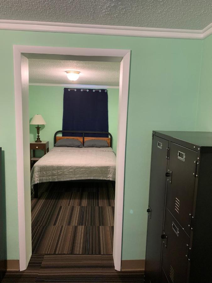 Tour Inn Motel Howard City Extérieur photo