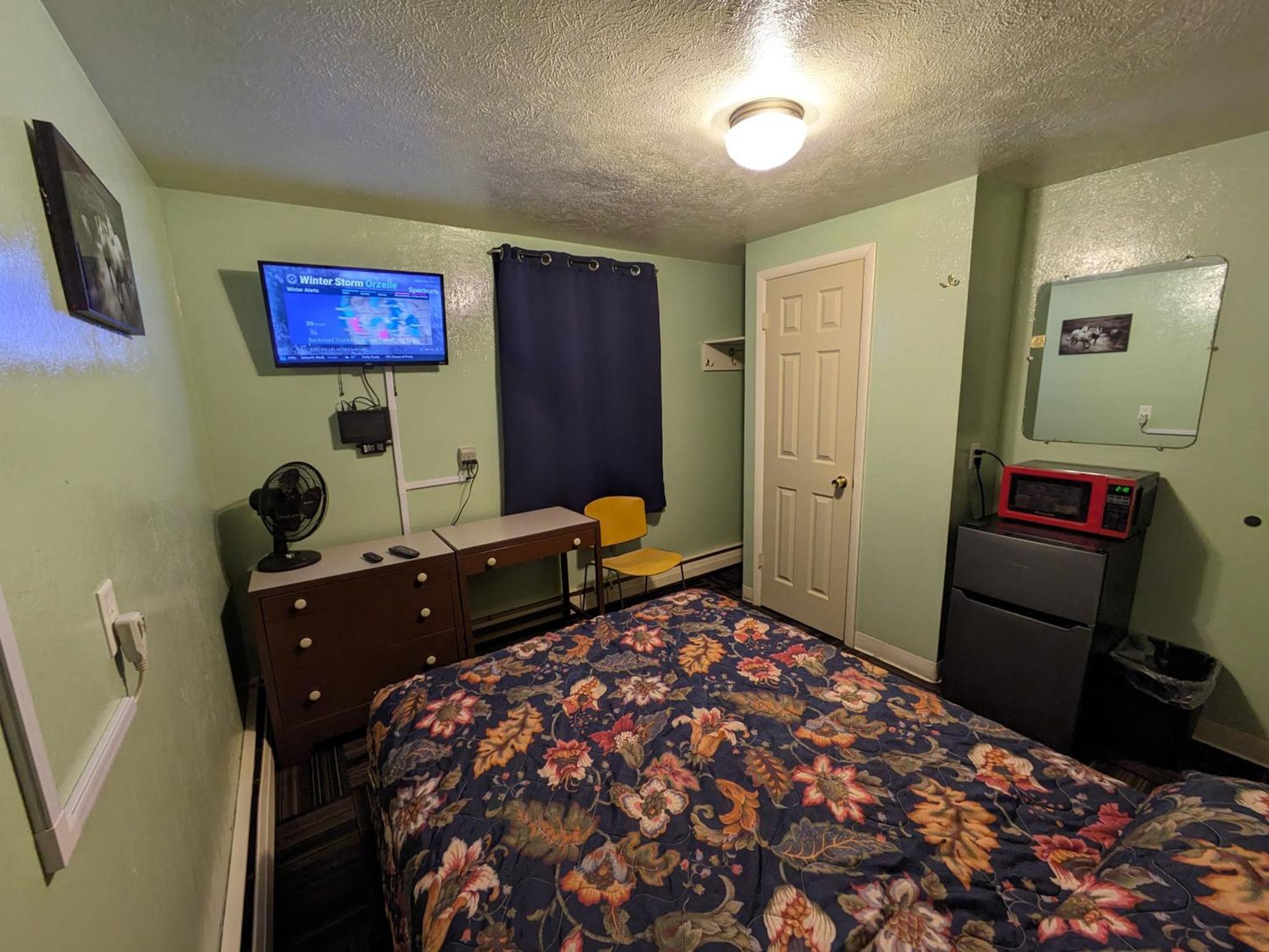 Tour Inn Motel Howard City Extérieur photo
