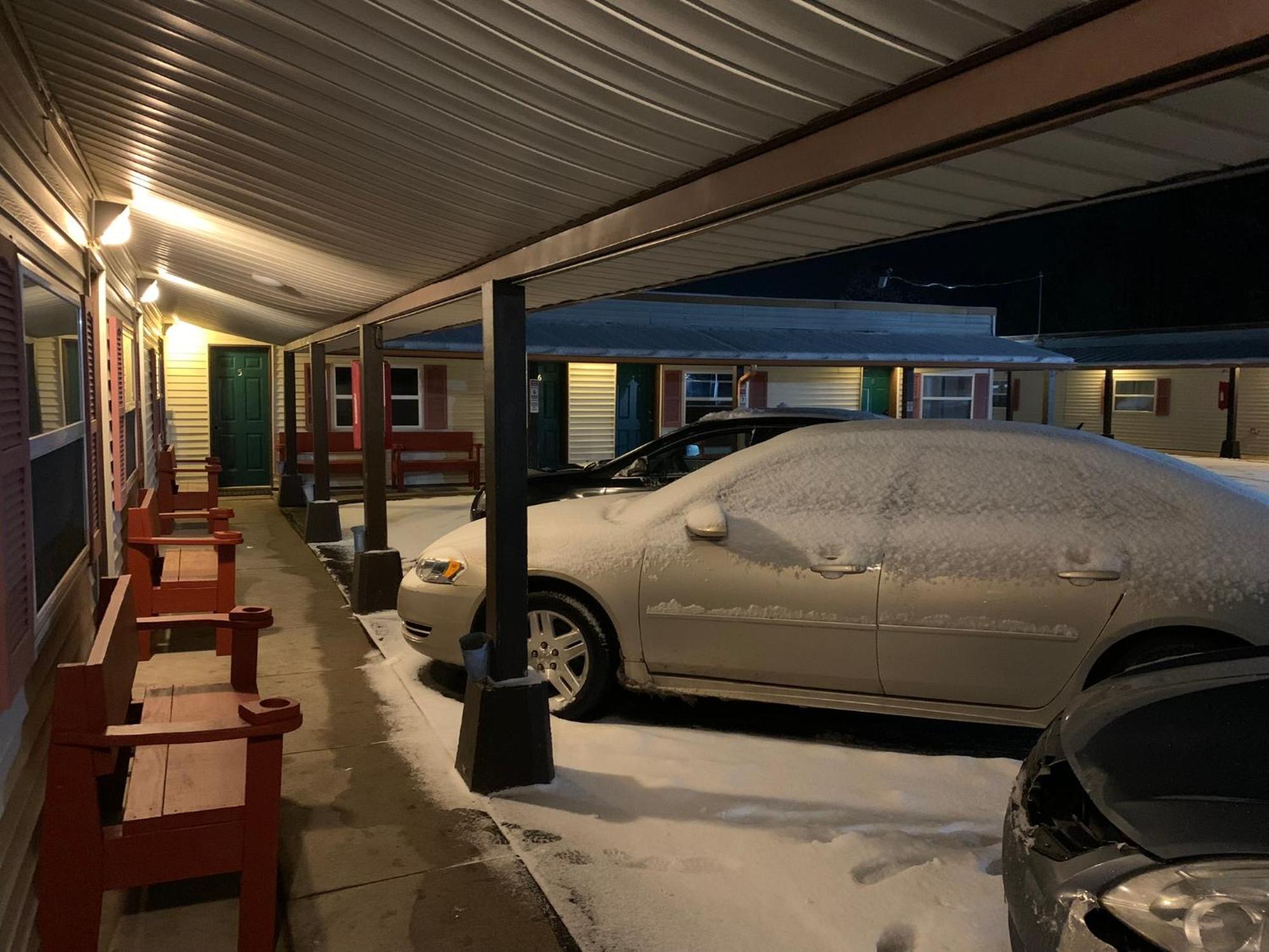 Tour Inn Motel Howard City Extérieur photo