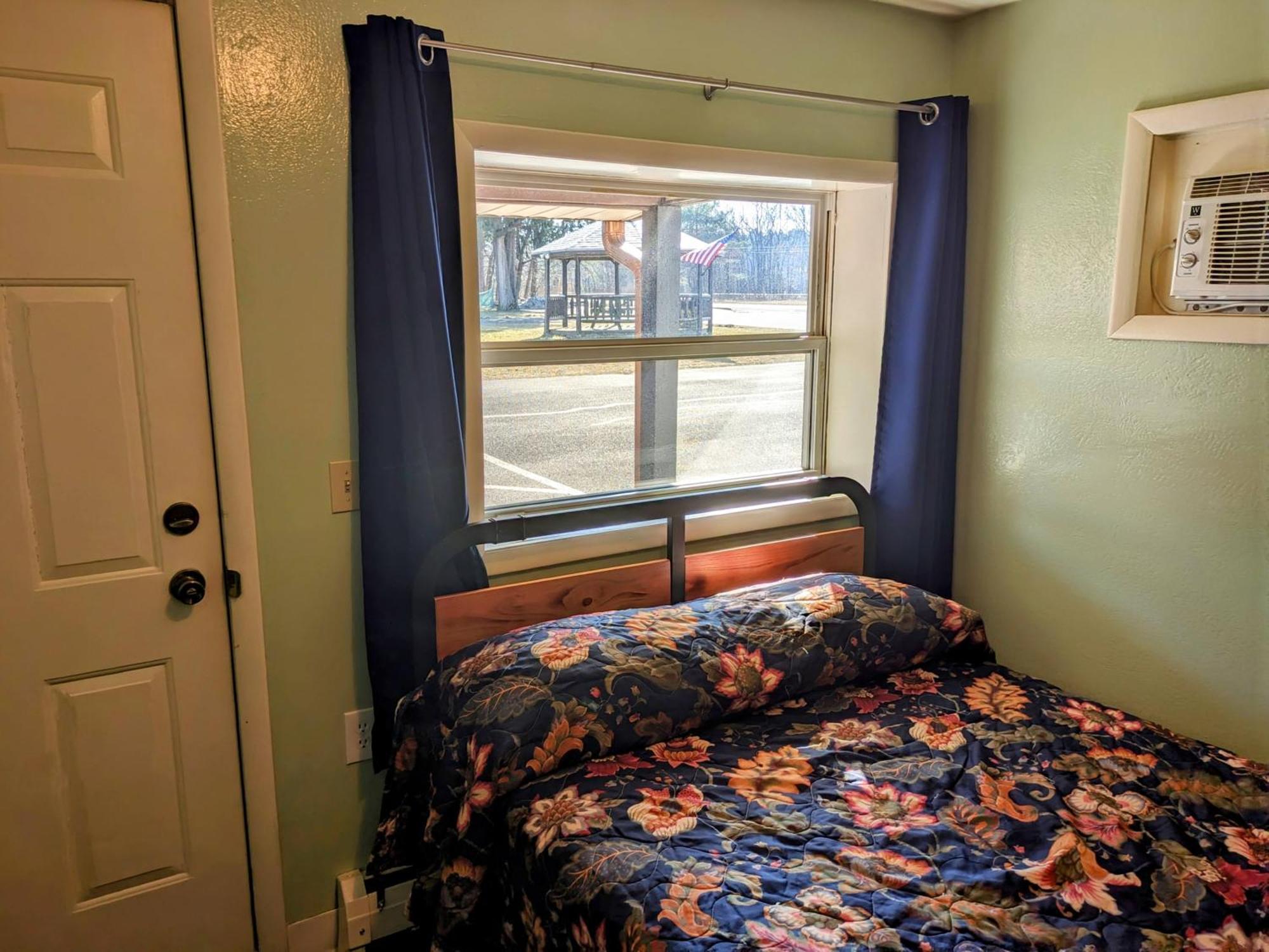 Tour Inn Motel Howard City Extérieur photo